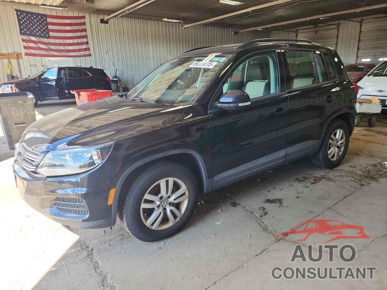 VOLKSWAGEN TIGUAN 2017 - WVGBV7AX6HK015211