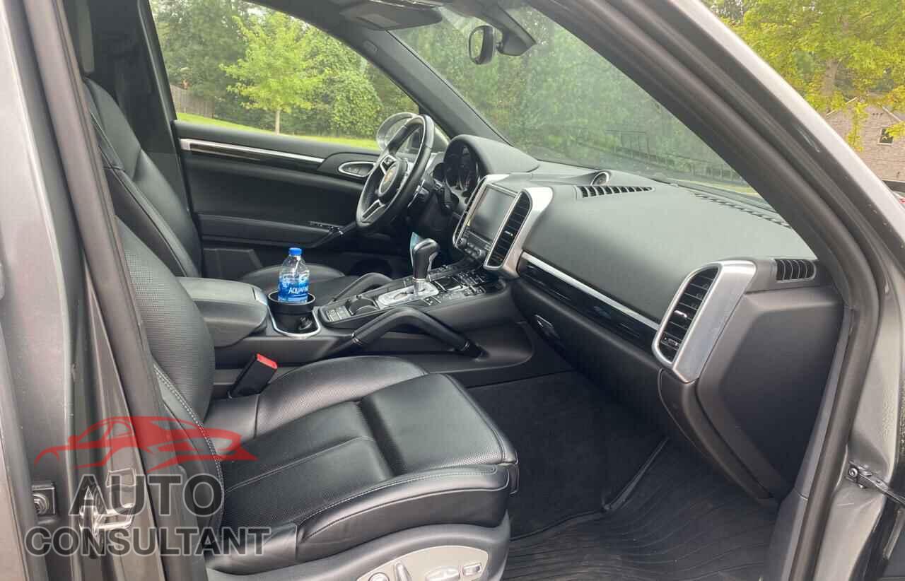 PORSCHE CAYENNE 2017 - WP1AA2A2XHKA91404