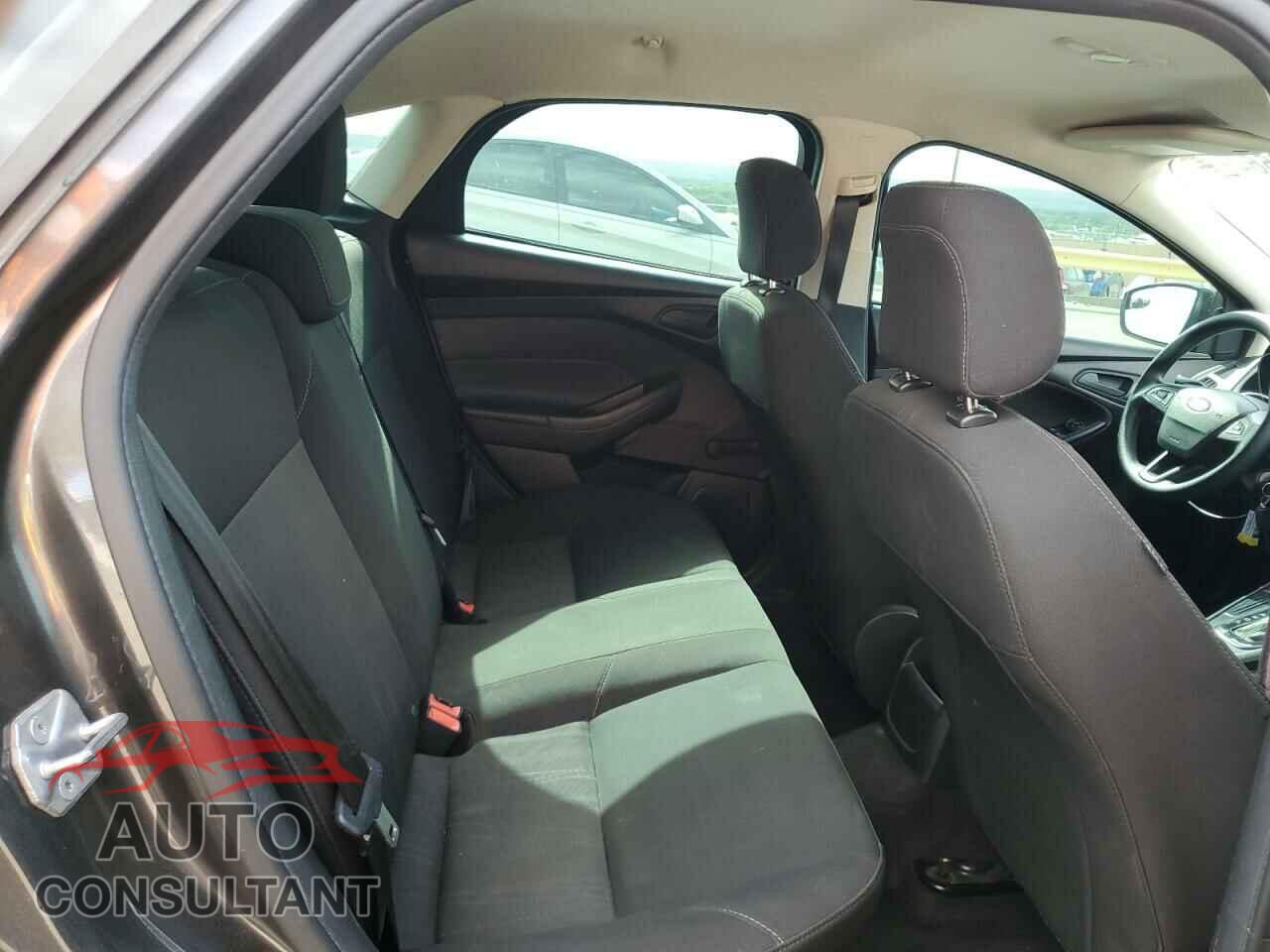 FORD FOCUS 2017 - 1FADP3E24HL290347