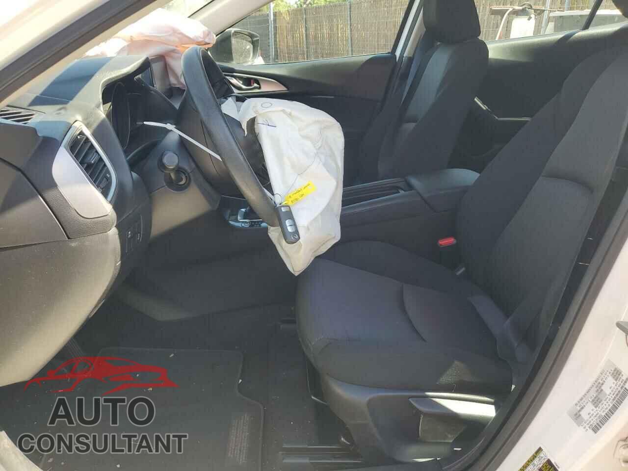 MAZDA 3 2018 - 3MZBN1K72JM198652