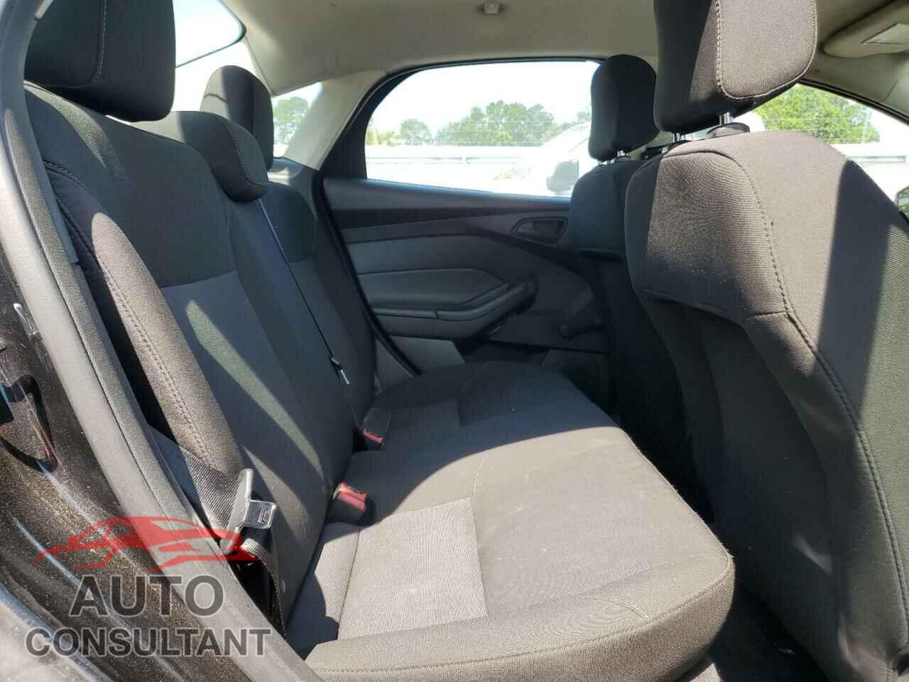 FORD FOCUS 2015 - 1FADP3E21FL376258