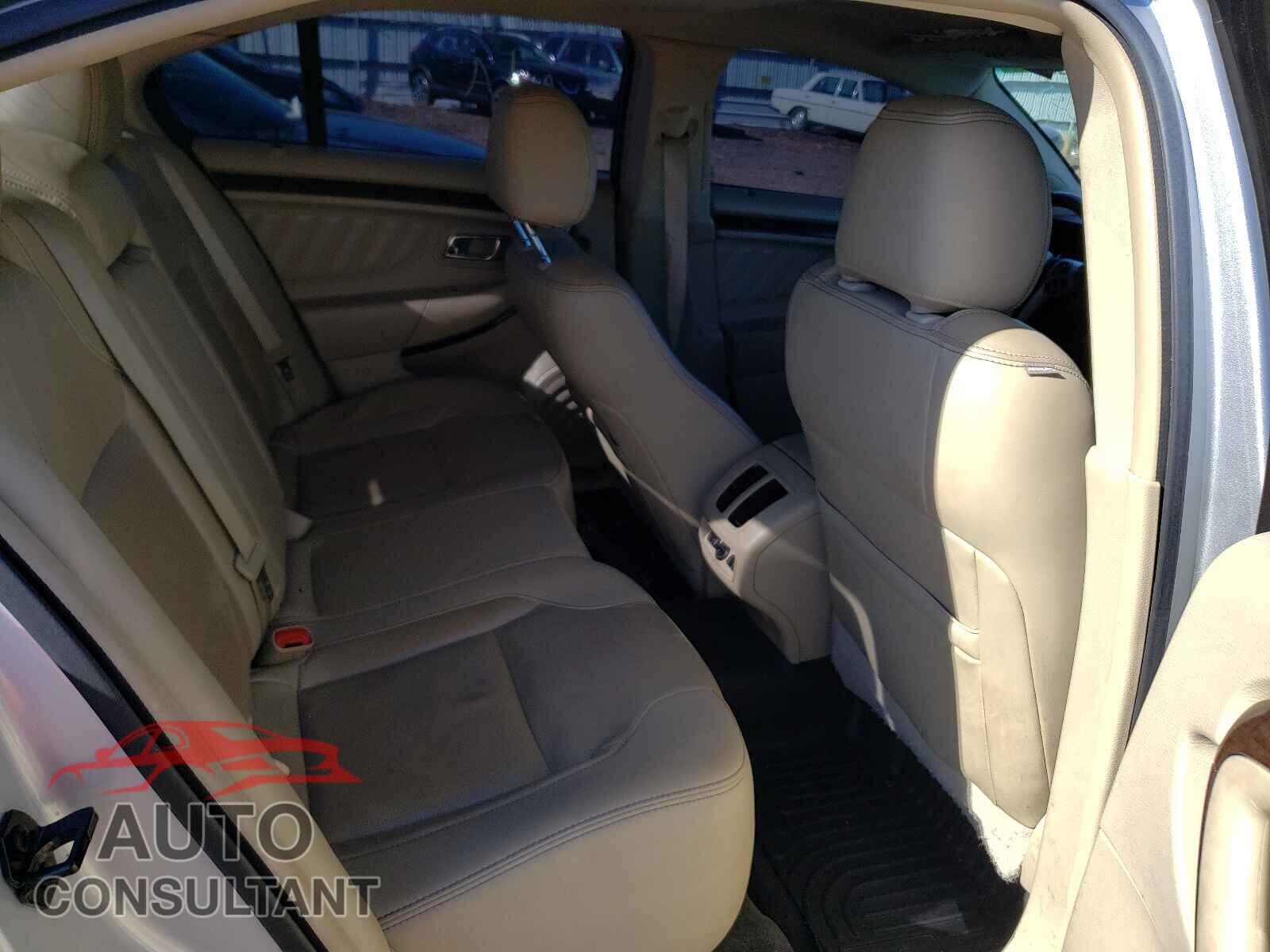 FORD TAURUS 2017 - 1FAHP2F82HG121550