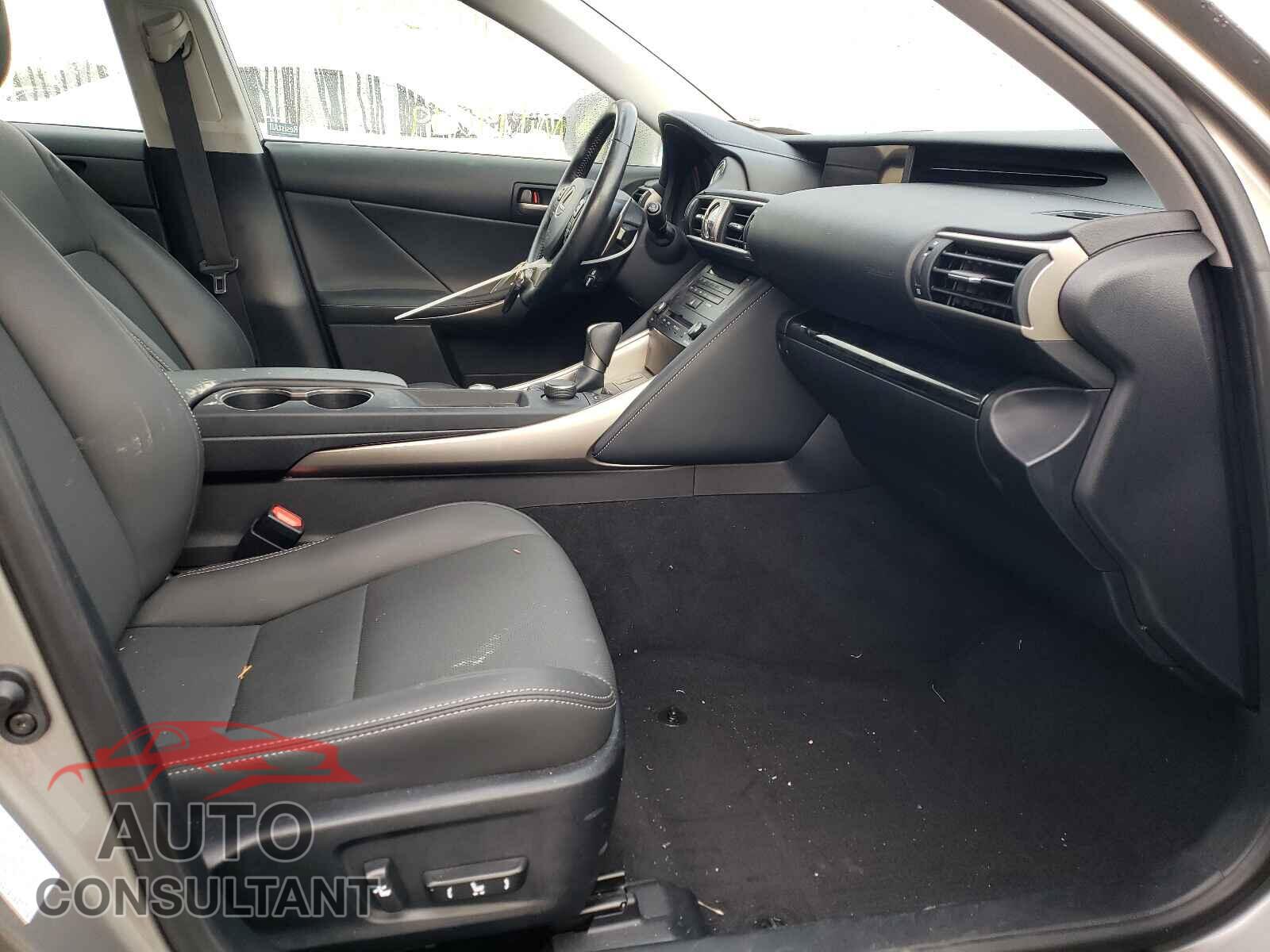 LEXUS IS 2018 - JTHC81D2XJ5028110