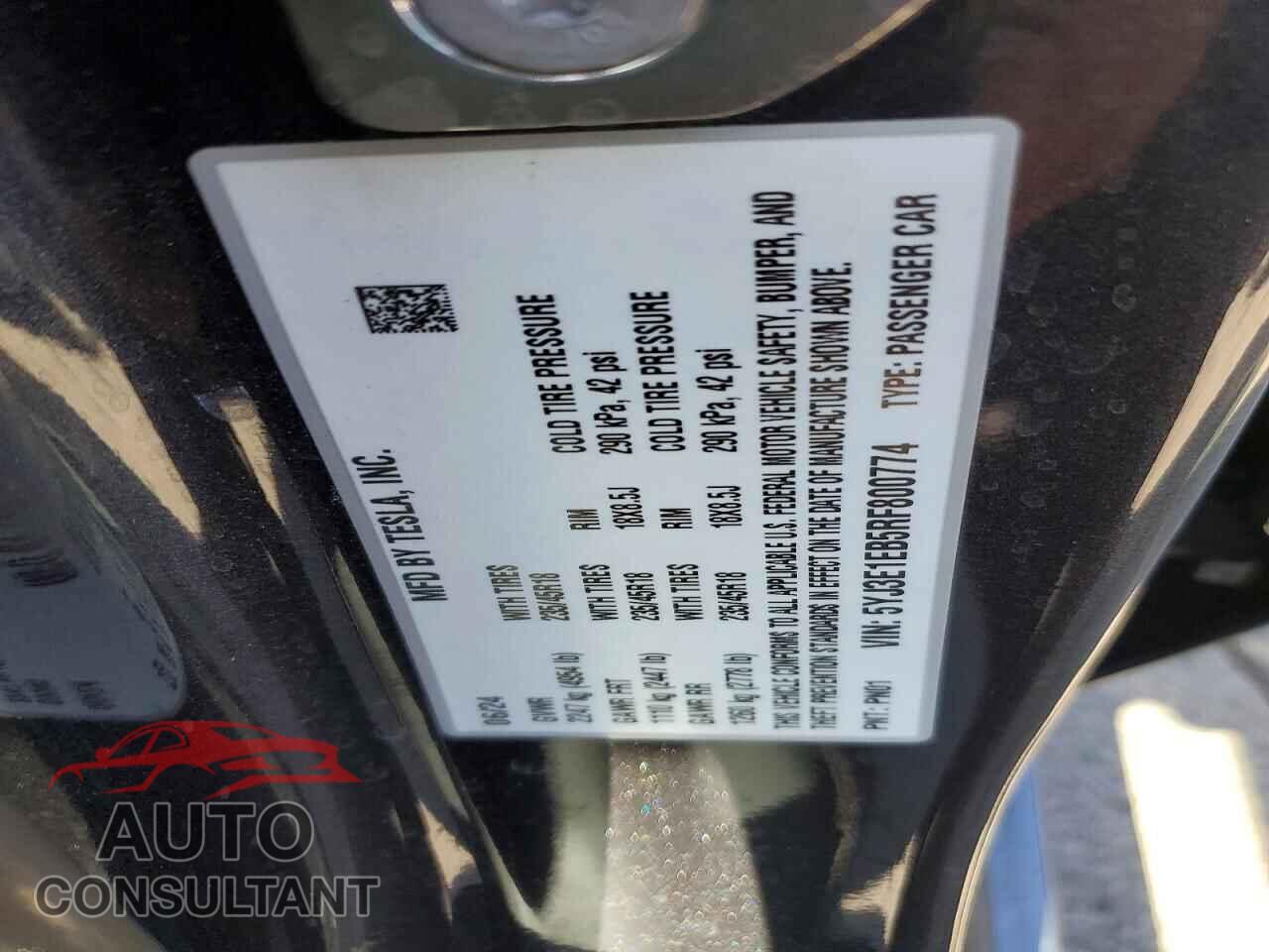 TESLA MODEL 3 2024 - 5YJ3E1EB5RF800774