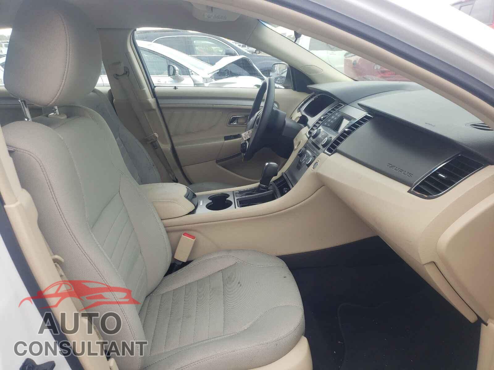 FORD TAURUS 2018 - 1FAHP2D88JG100016