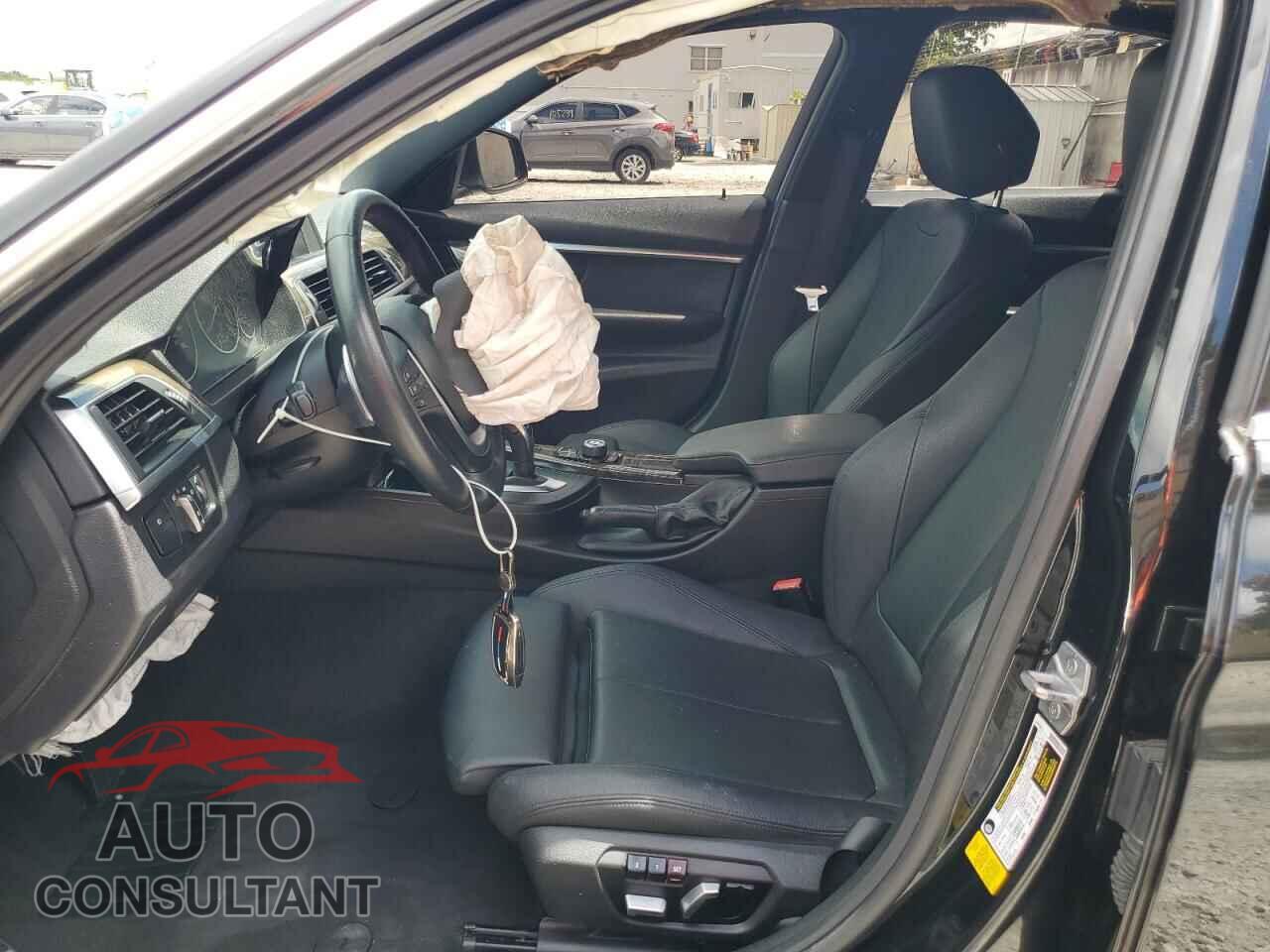 BMW 3 SERIES 2017 - WBA8B9C50HK884656
