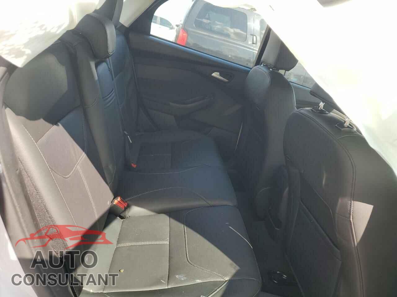 FORD FOCUS 2015 - 1FADP3F29FL277721