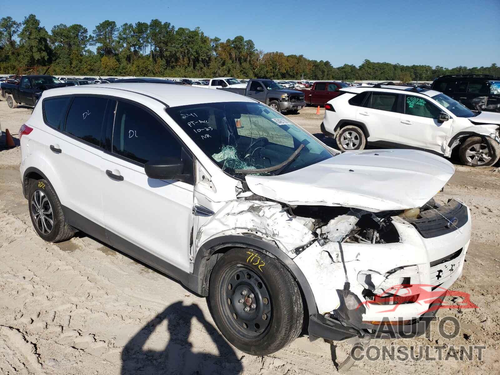 FORD ESCAPE 2016 - 1FMCU0F70GUB82156
