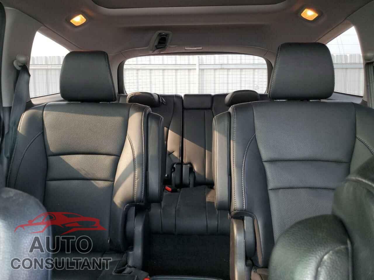 HONDA PILOT 2017 - 5FNYF6H04HB073815
