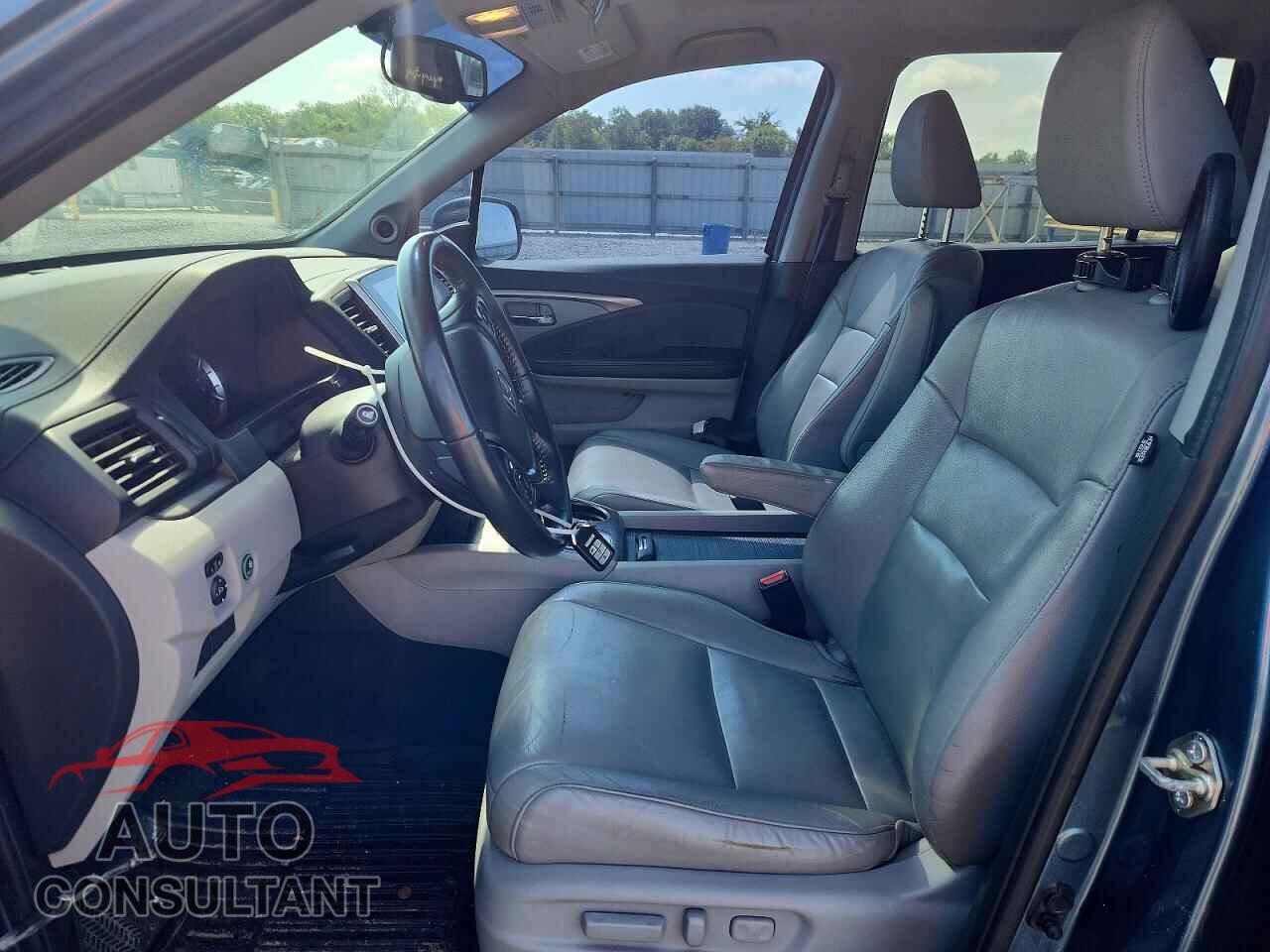 HONDA PILOT 2017 - 5FNYF5H52HB008595