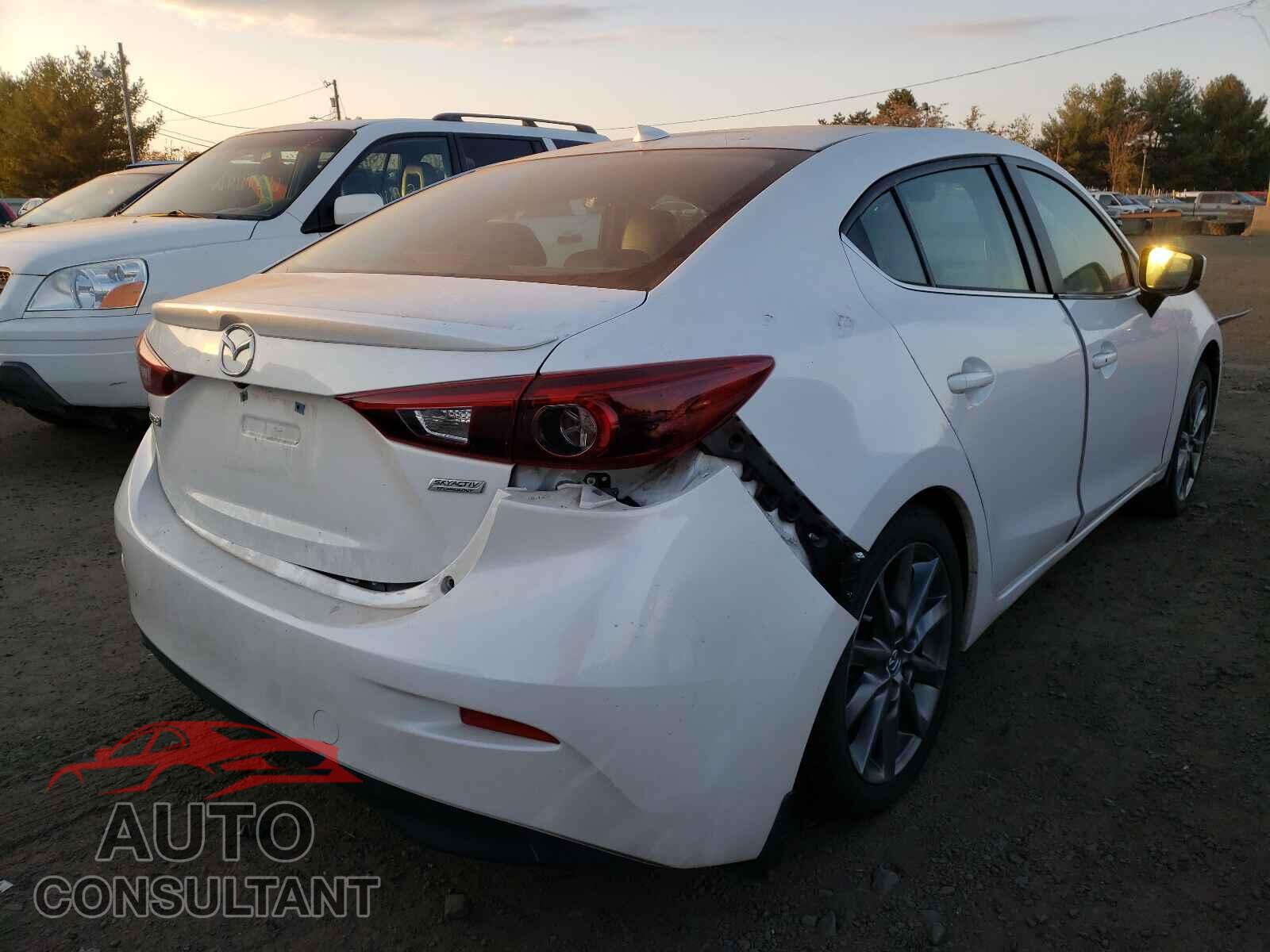 MAZDA 3 2018 - 3MZBN1W3XJM244140