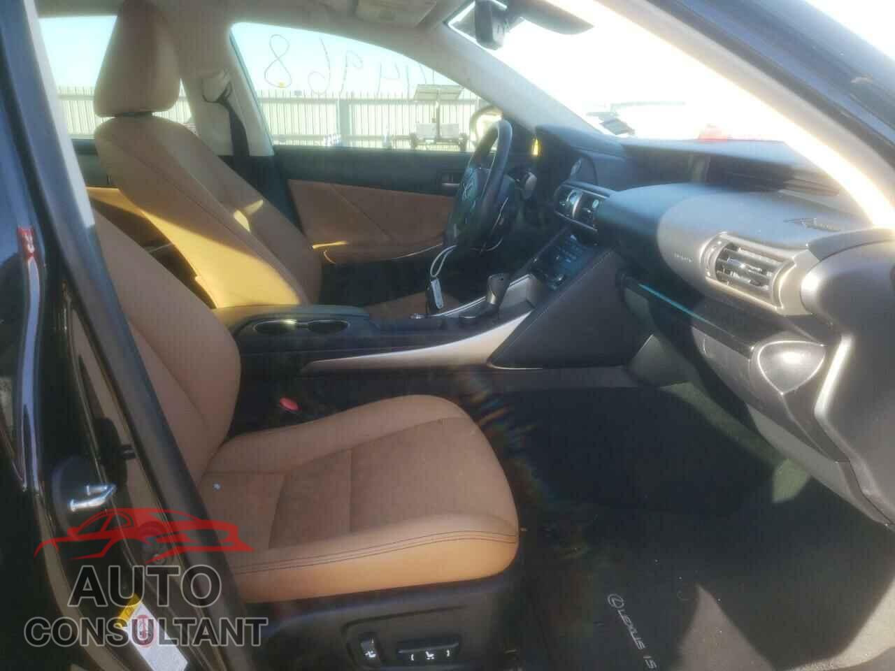 LEXUS IS 2018 - JTHBA1D22J5069329