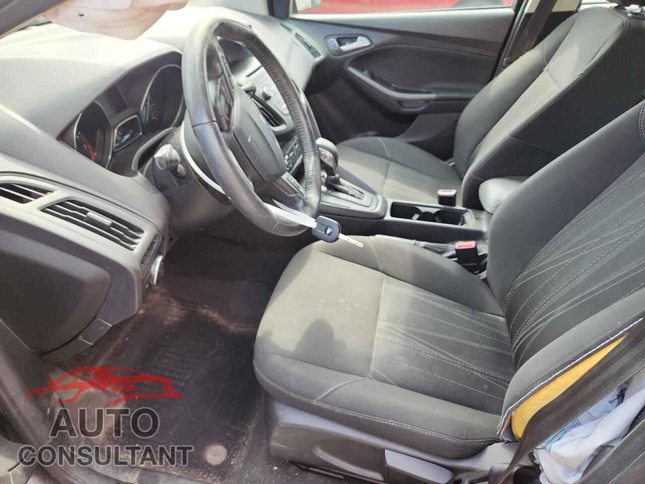 FORD FOCUS 2017 - 1FADP3F21HL228595
