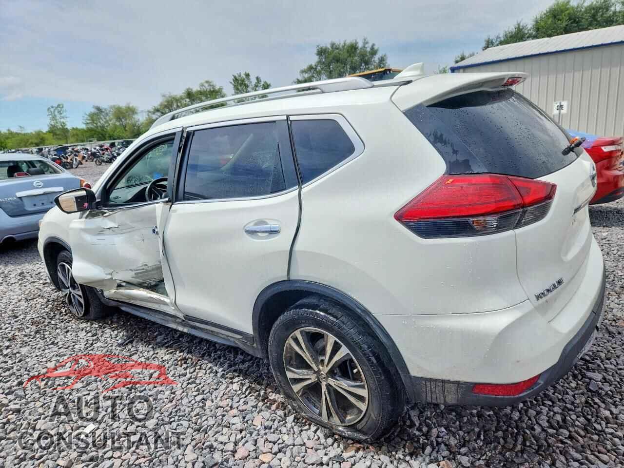 NISSAN ROGUE 2017 - 5N1AT2MVXHC848745