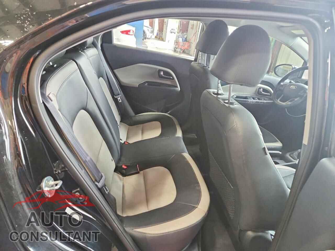 KIA RIO 2017 - KNADN5A34H6011064