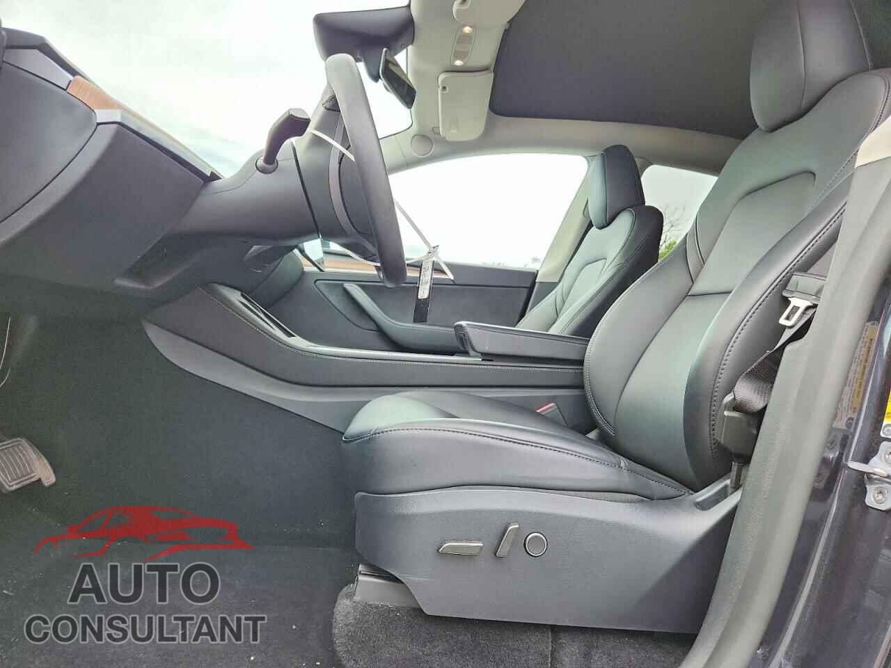 TESLA MODEL Y 2024 - 7SAYGDED0RF208172