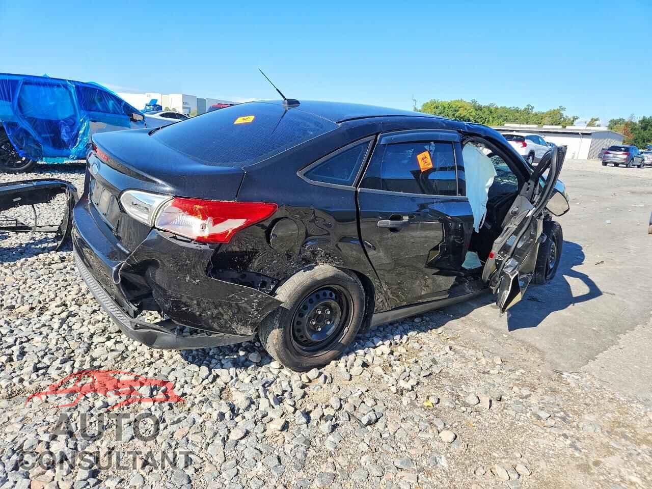 FORD FOCUS 2015 - 1FADP3E25FL354537