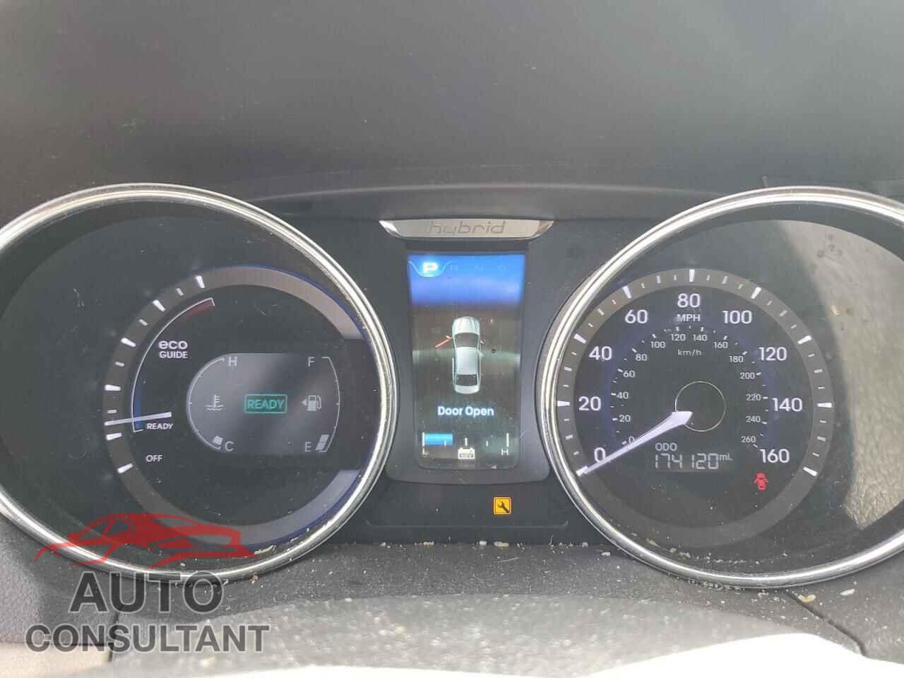 HYUNDAI SONATA 2015 - KMHEC4A40FA128596