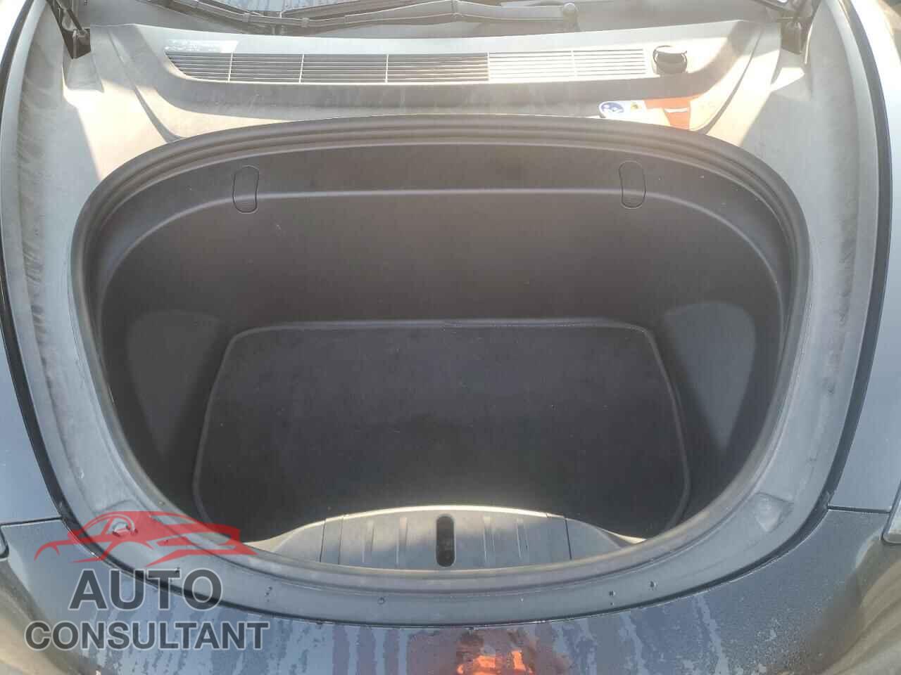 TESLA MODEL 3 2018 - 5YJ3E1EA0JF028647
