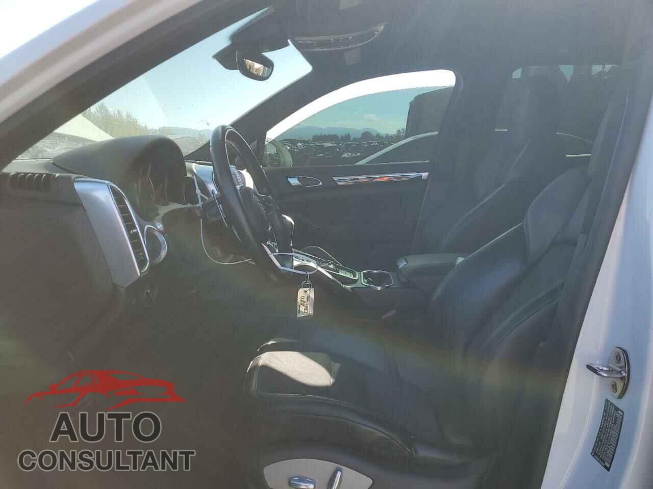 PORSCHE CAYENNE 2017 - WP1AA2A24HKA88286