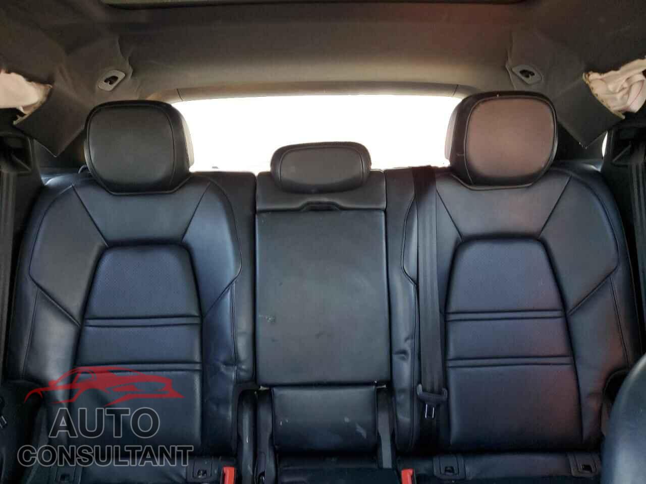 PORSCHE CAYENNE 2019 - WP1AA2AY6KDA01942
