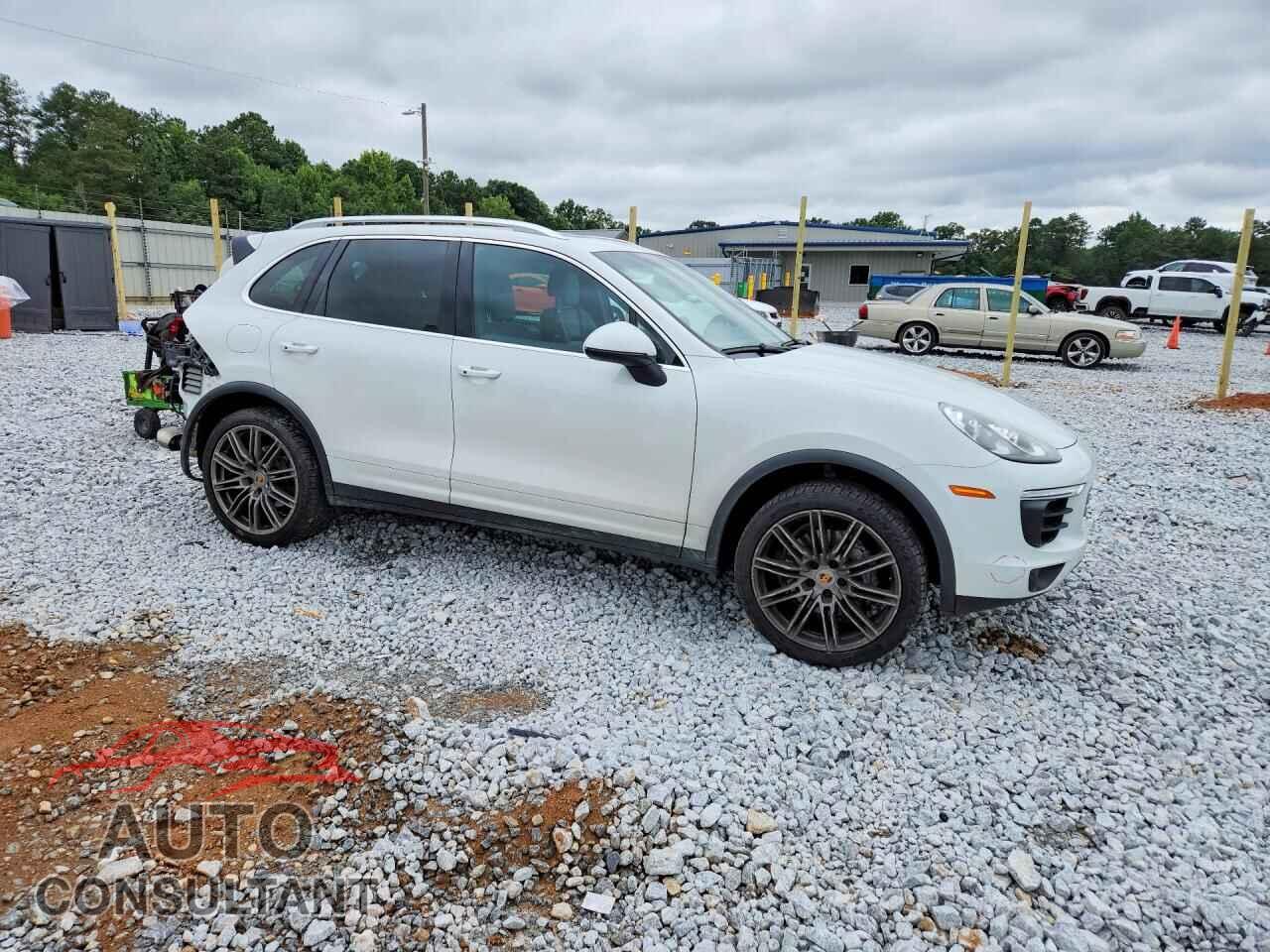 PORSCHE CAYENNE 2016 - WP1AA2A28GKA36027