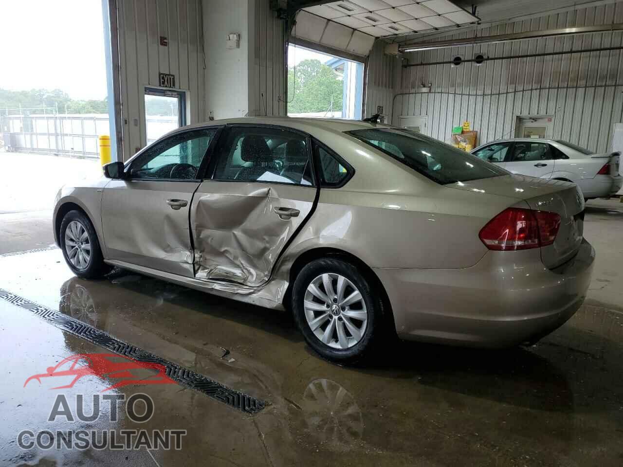VOLKSWAGEN PASSAT 2015 - 1VWAT7A31FC012918