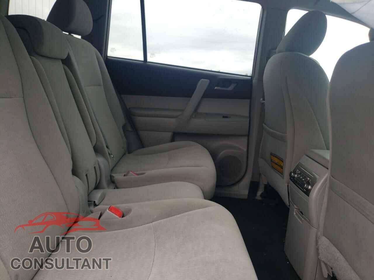 TOYOTA HIGHLANDER 2013 - 5TDBK3EH8DS246400