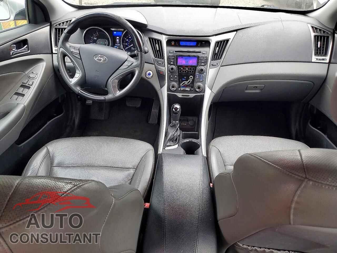 HYUNDAI SONATA 2012 - KMHEC4A46CA037599