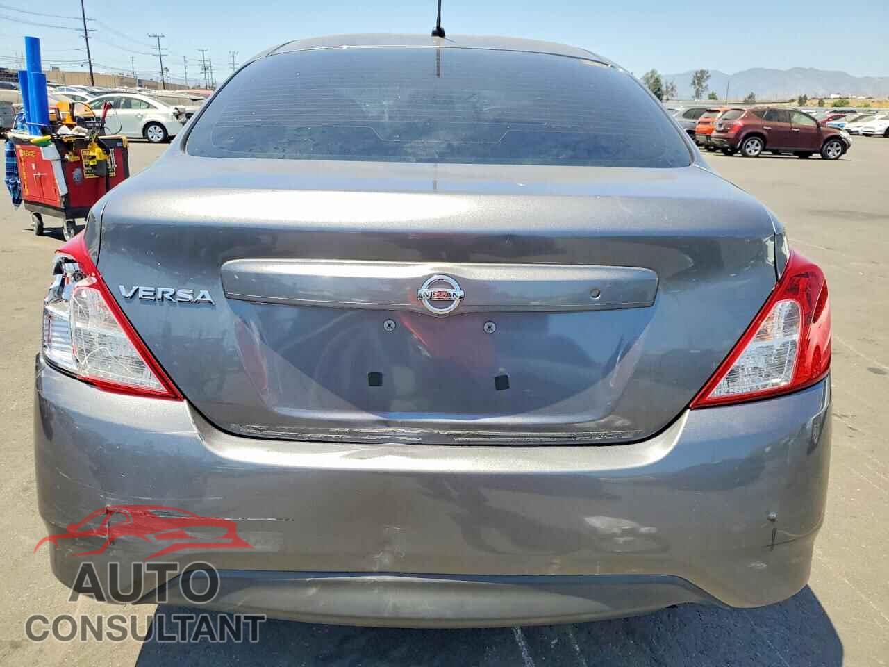 NISSAN VERSA 2017 - 3N1CN7AP1HL848182