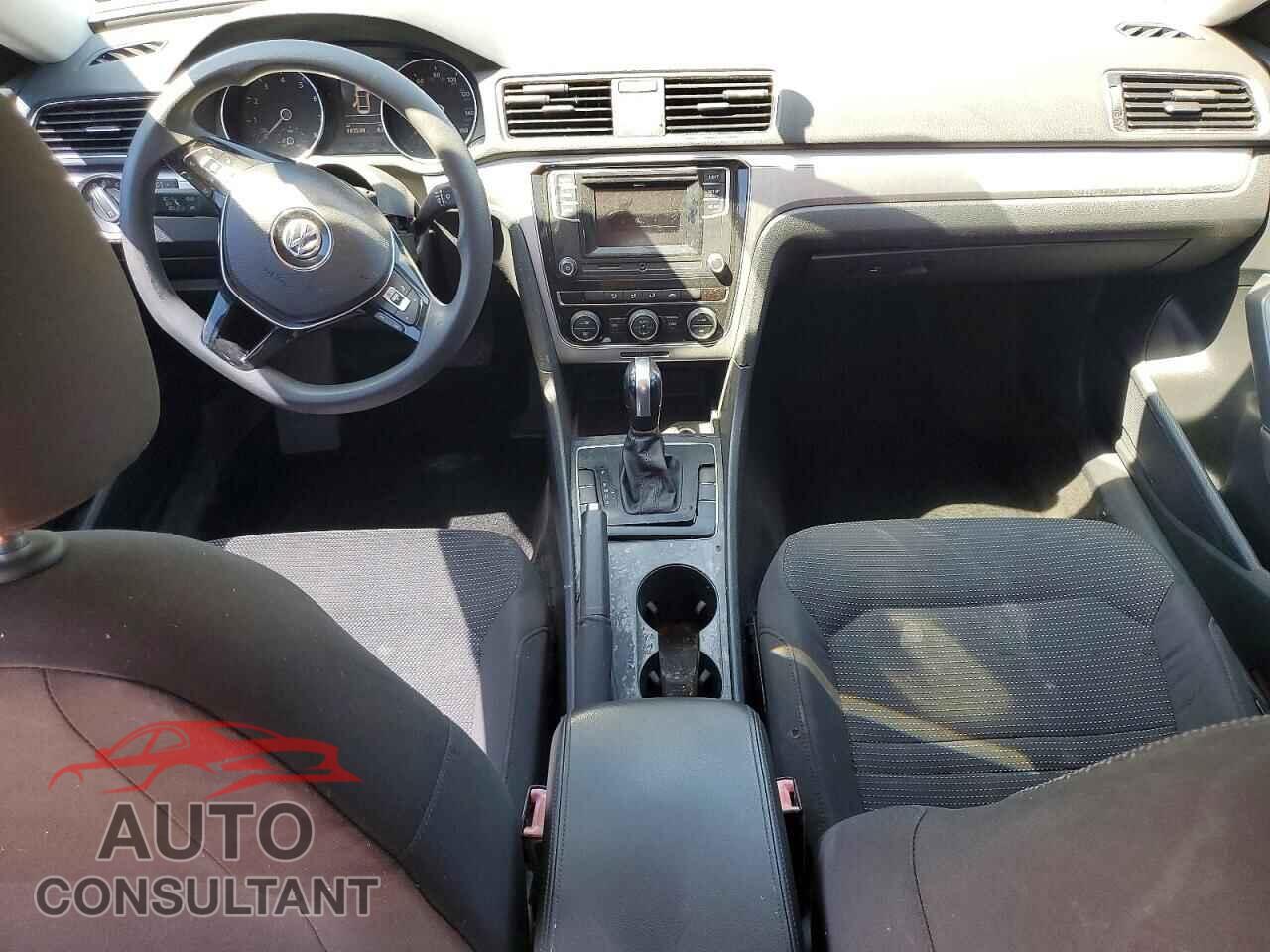 VOLKSWAGEN PASSAT 2016 - 1VWAT7A36GC019297