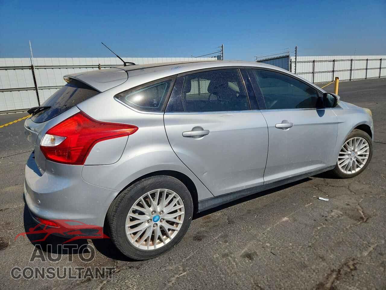 FORD FOCUS 2012 - 1FAHP3M27CL105381