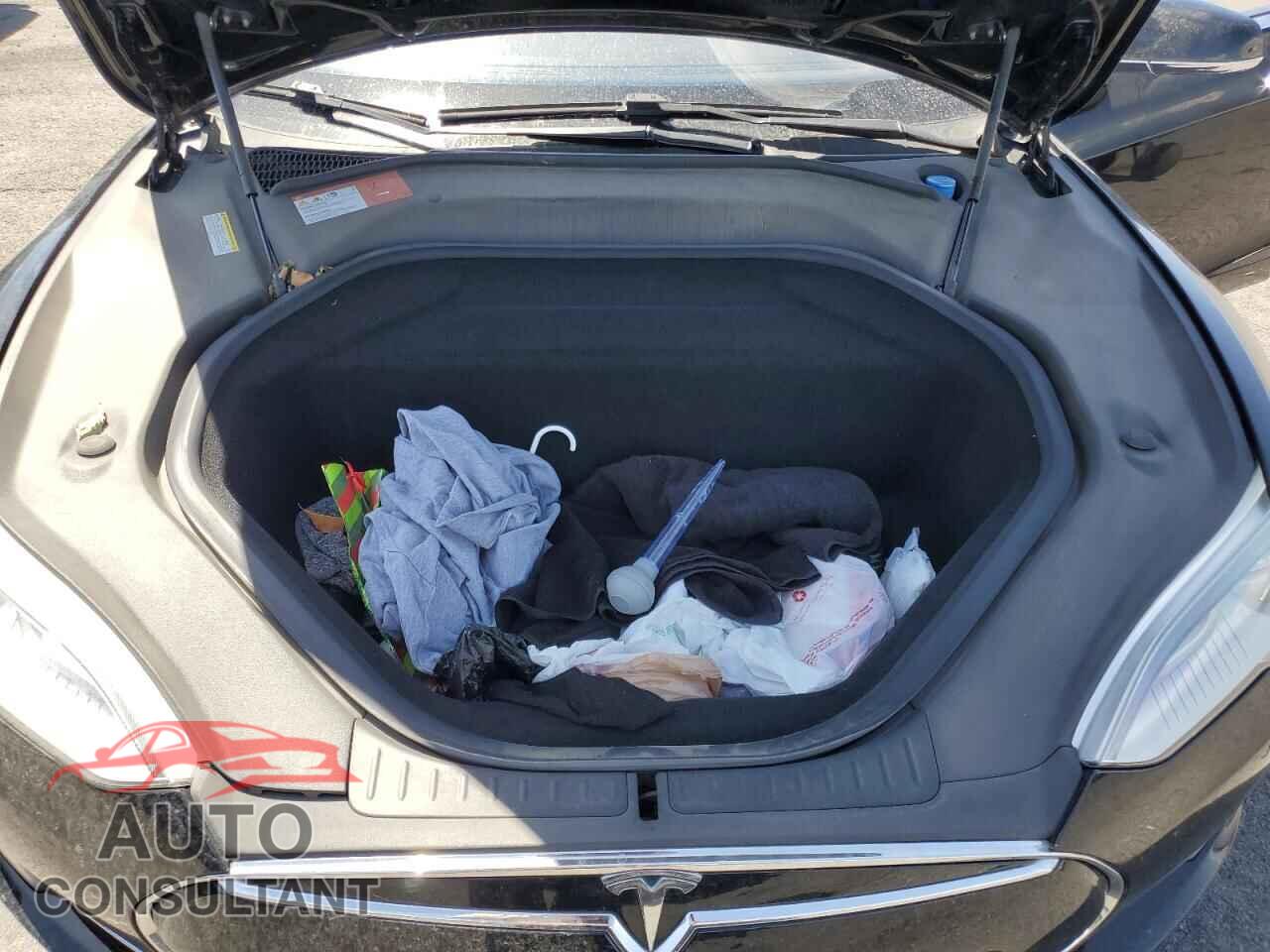 TESLA MODEL S 2015 - 5YJSA1E20FF105704