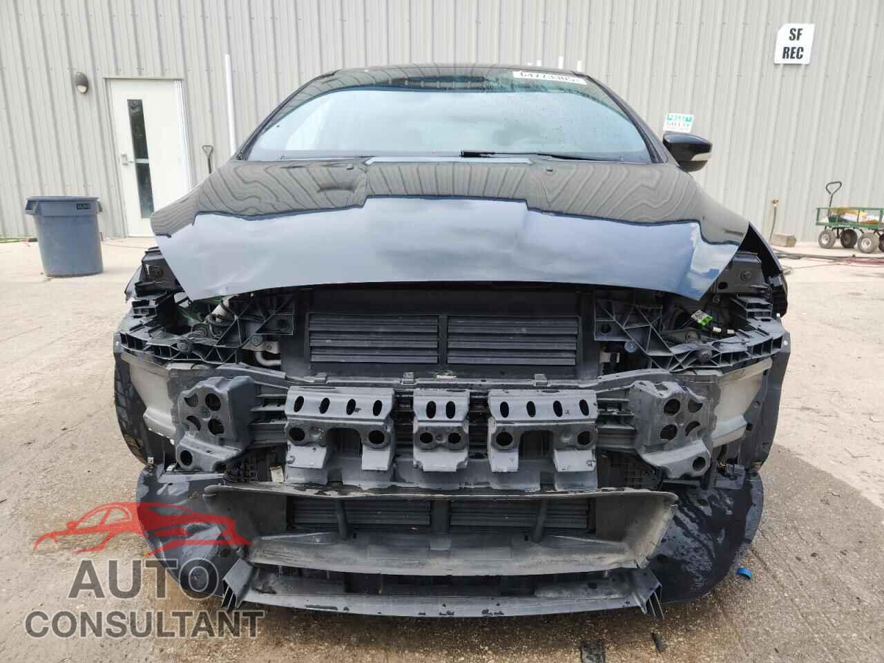 FORD FOCUS 2015 - 1FADP3L98FL339367