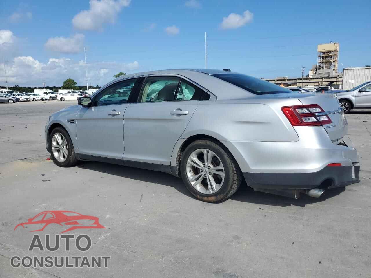 FORD TAURUS 2018 - 1FAHP2D88JG109167