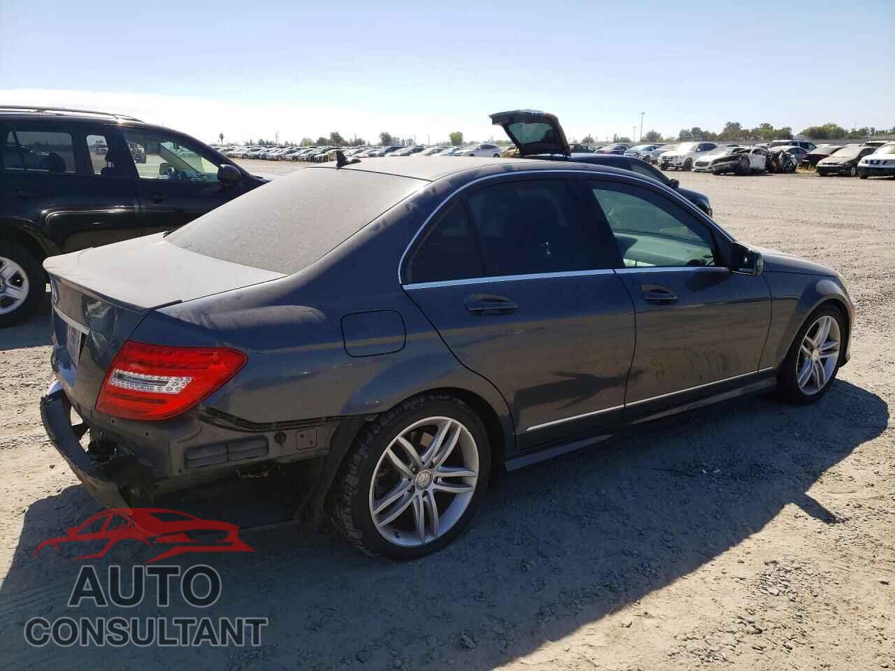 MERCEDES-BENZ C-CLASS 2013 - WDDGF4HB5DA802530