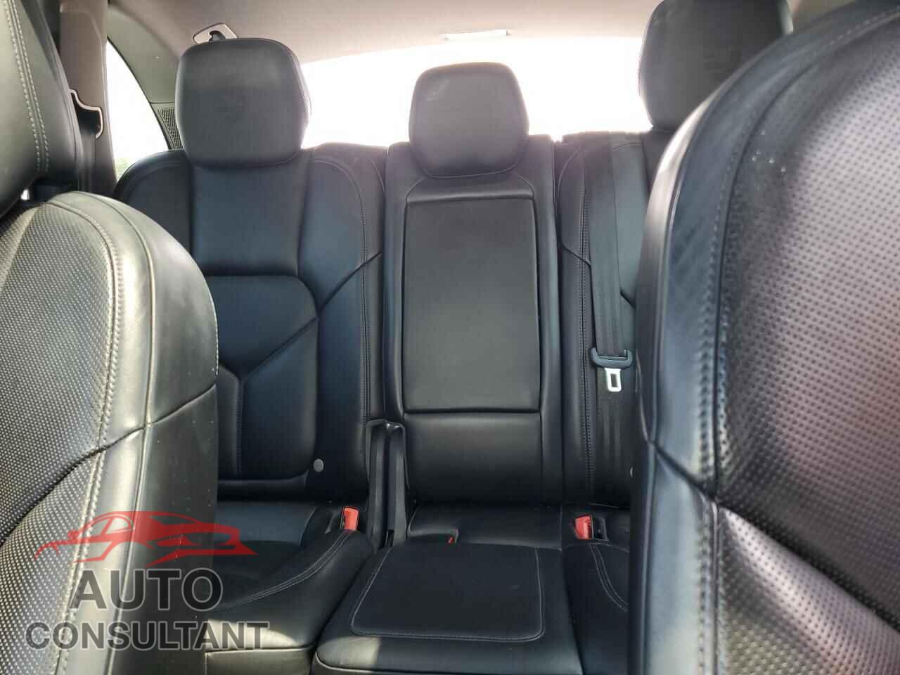PORSCHE CAYENNE 2017 - WP1AA2A29HKA83455
