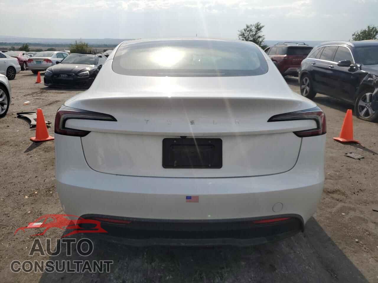 TESLA MODEL 3 2024 - 5YJ3E1EA4RF830713