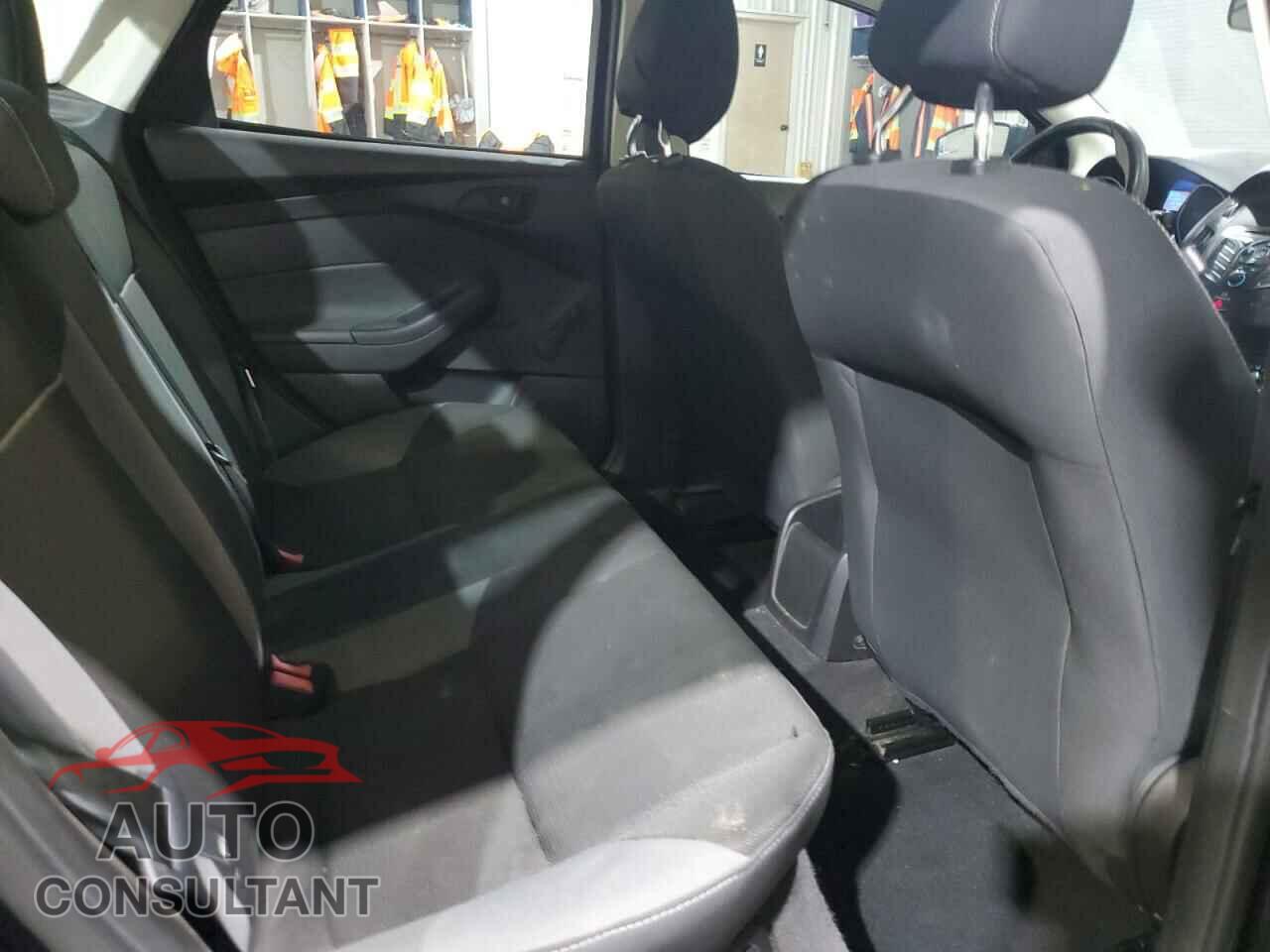 FORD FOCUS 2014 - 1FADP3E26EL434380