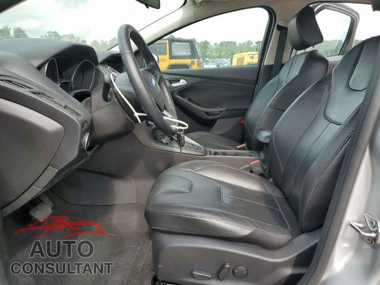 FORD FOCUS 2015 - 1FADP3K26FL218194