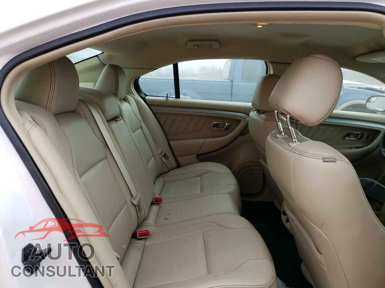 FORD TAURUS 2018 - 1FAHP2E86JG104077