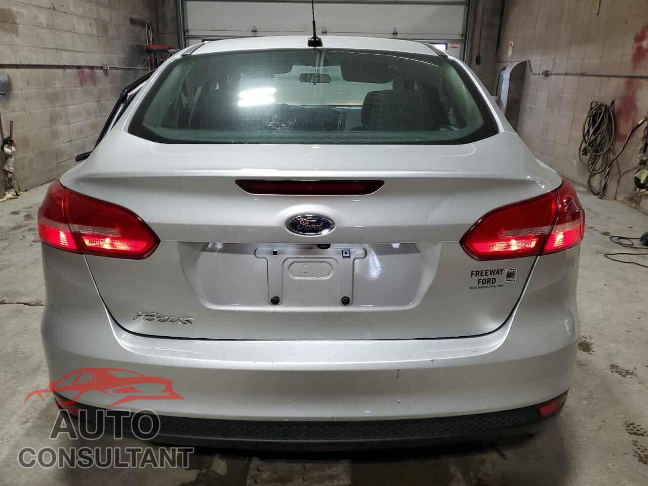 FORD FOCUS 2017 - 1FADP3E23HL258103