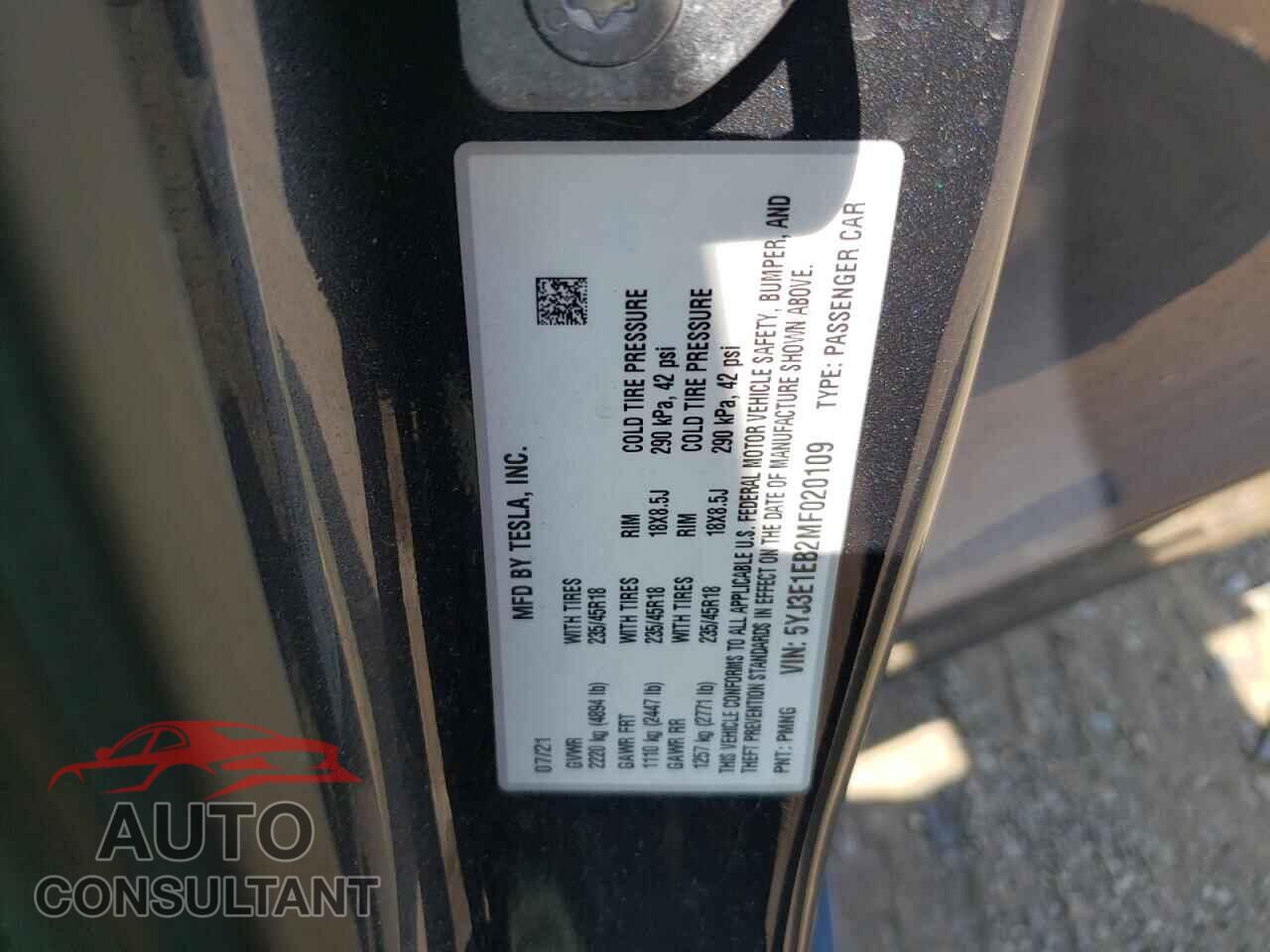 TESLA MODEL 3 2021 - 5YJ3E1EB2MF020109