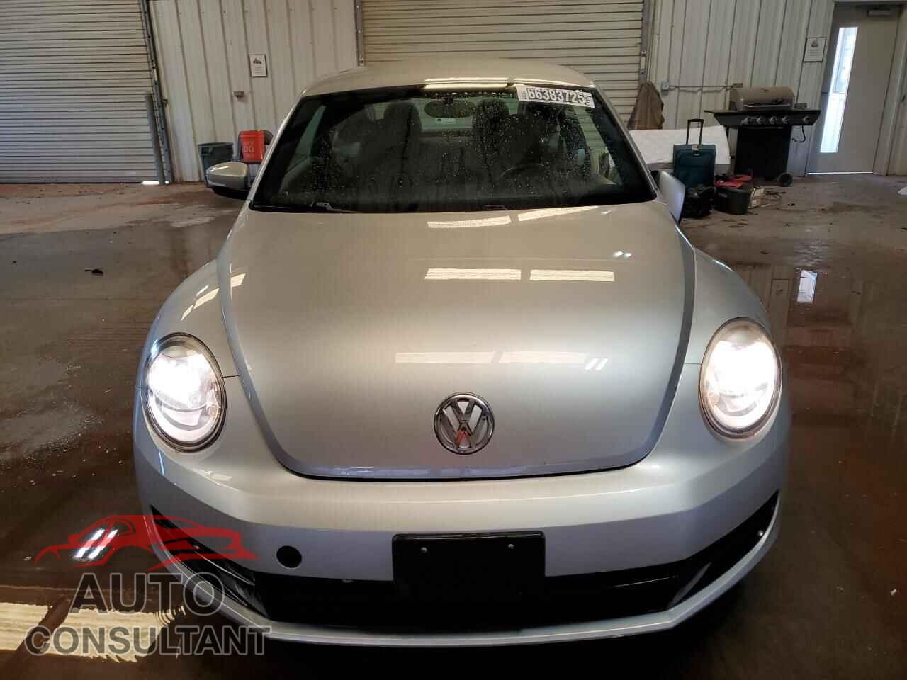 VOLKSWAGEN BEETLE 2012 - 3VWJP7AT6CM633084