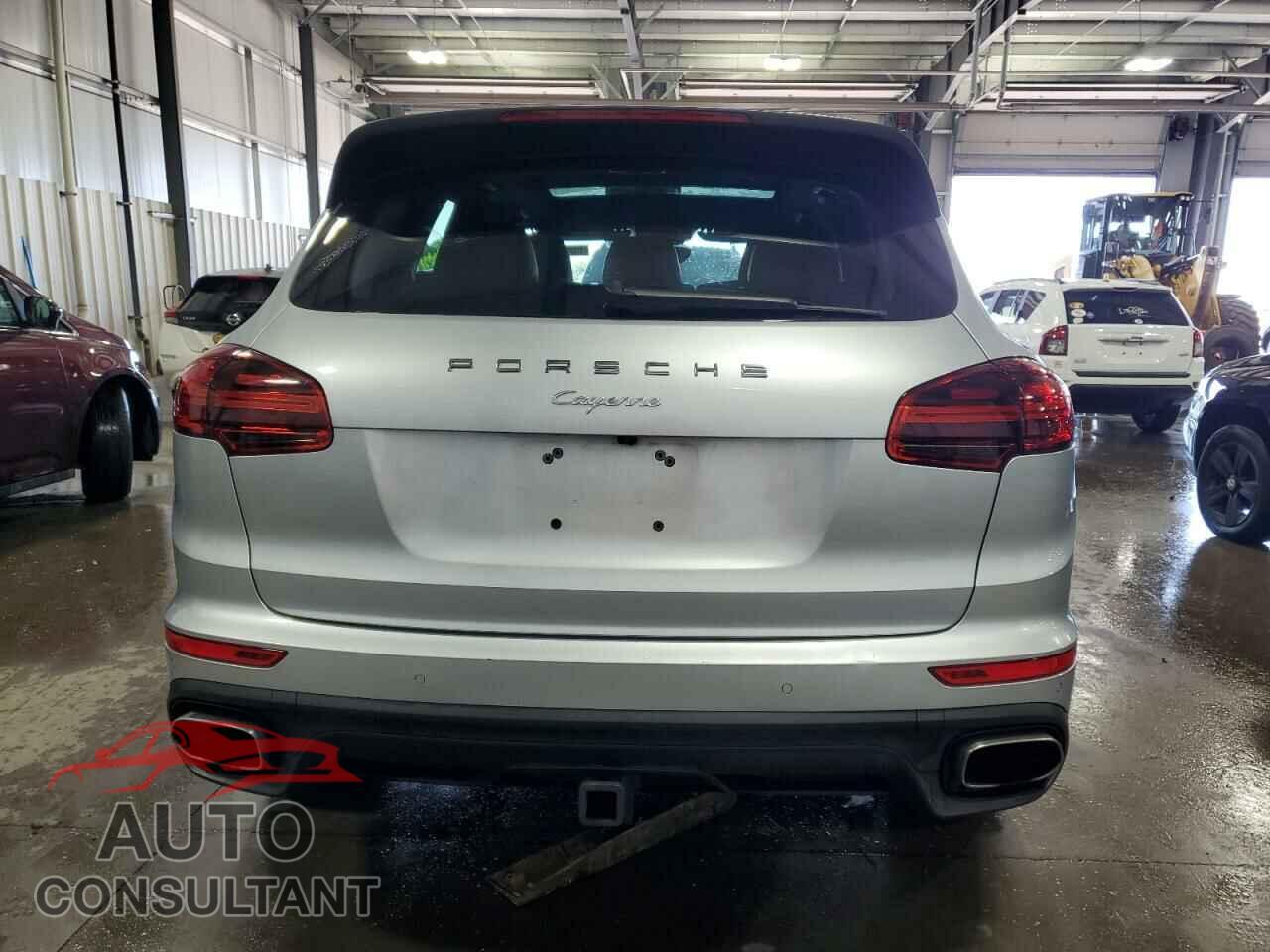 PORSCHE CAYENNE 2017 - WP1AA2A22HKA87640