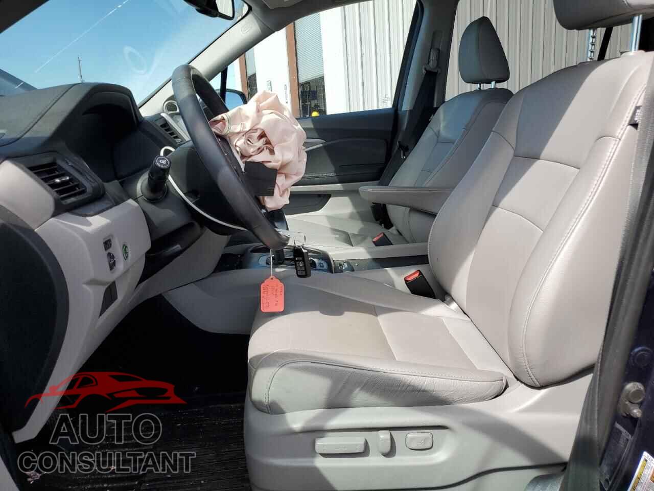 HONDA PILOT 2017 - 5FNYF6H53HB088155