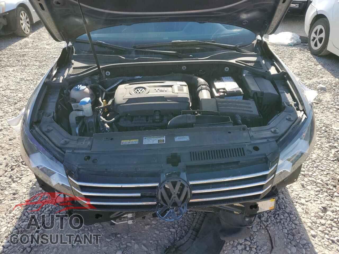 VOLKSWAGEN PASSAT 2015 - 1VWAT7A37FC105247