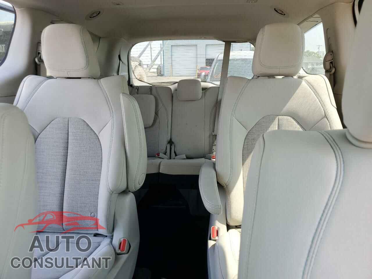 CHRYSLER PACIFICA 2018 - 2C4RC1H72JR158286