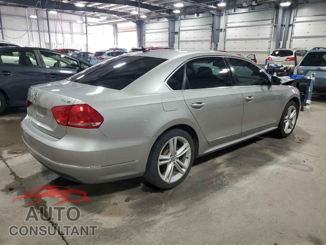 VOLKSWAGEN PASSAT 2013 - 1VWBN7A36DC040063