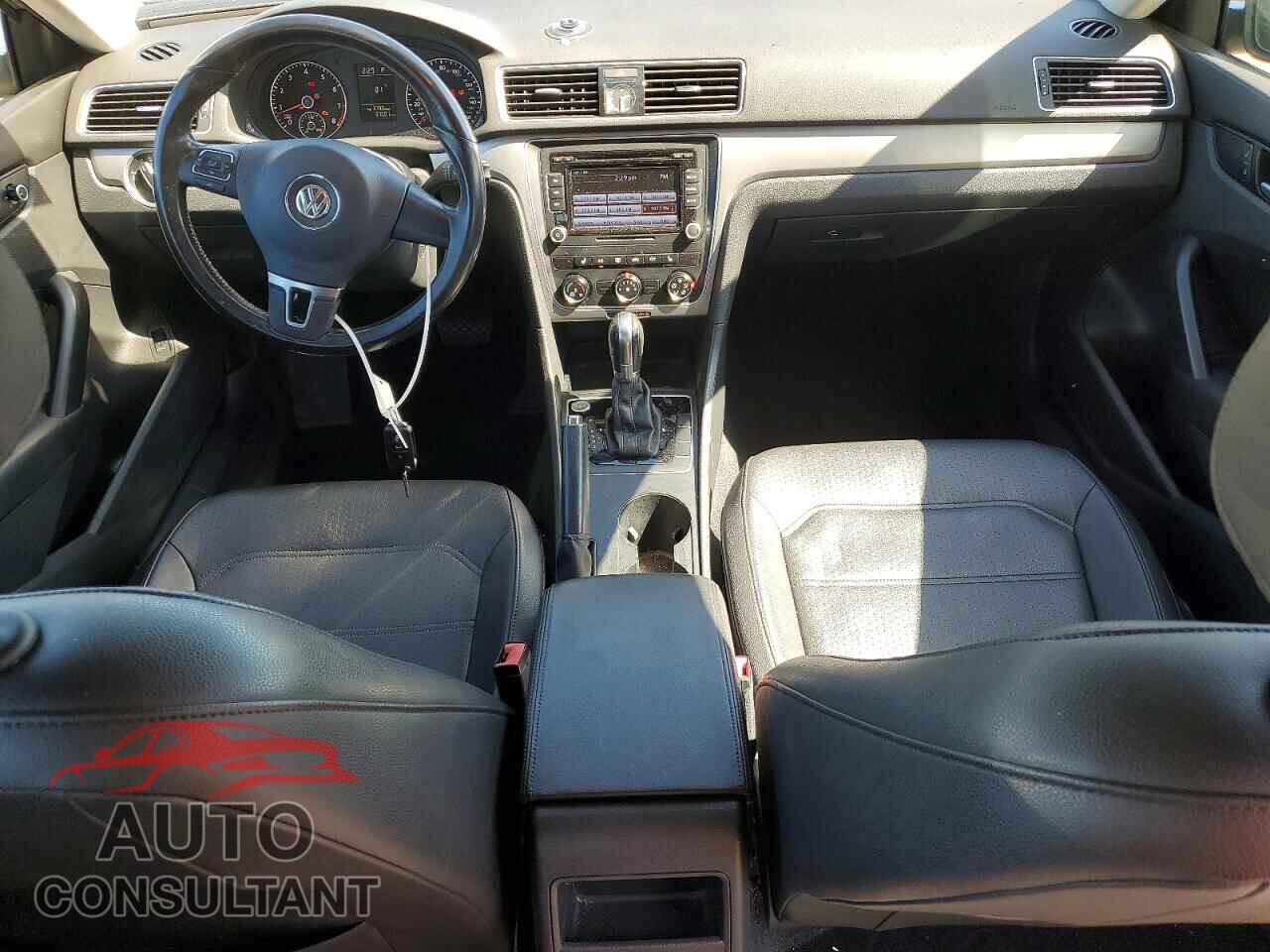 VOLKSWAGEN PASSAT 2015 - 1VWAT7A30FC102626